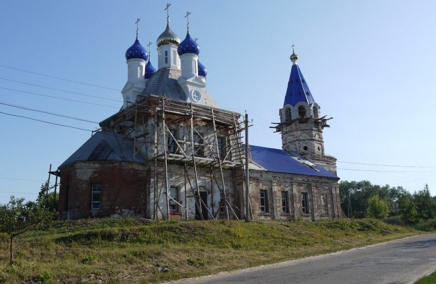 Кресты и купола Казанского храма освящены и установлены на местах